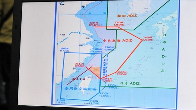 US warns China to avoid tensions in international airspace - ảnh 1